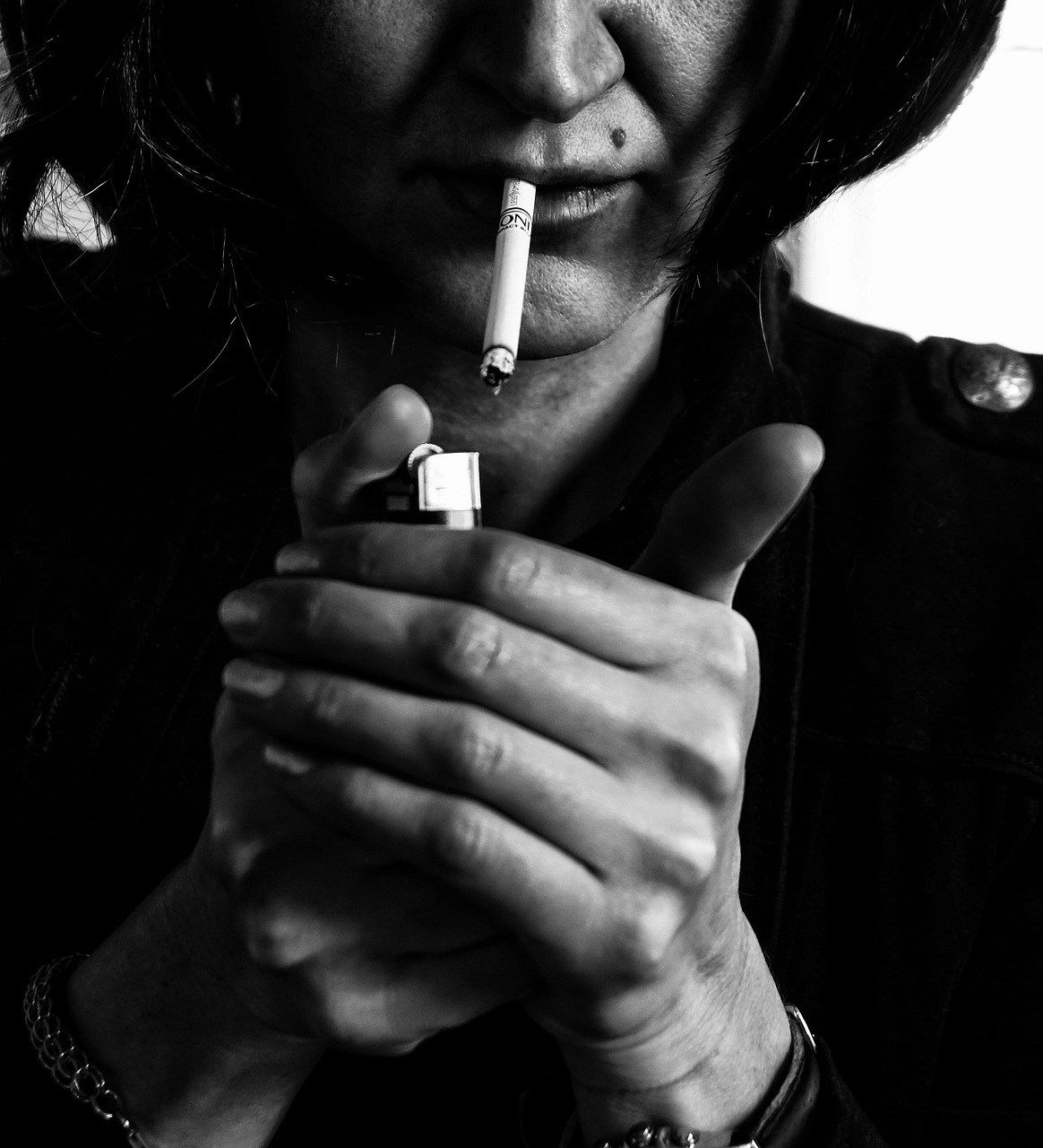 young woman, cigarette, to smoke, smoking, habit, hands, lips, addiction, fashion, cigarettes
